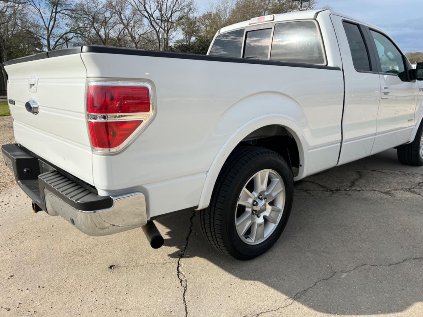 2013 White /Gray Ford F-150 Lariat (1FTFX1CT5DK) with an 3.5 V6 EcoBoost engine, Automatic transmission, located at 4520 Airline Hwy, Baton Rouge, LA, 70805, (225) 357-1497, 30.509325, -91.145432 - 2013 Ford SuperCab Lariat ***One Owner***No Accidents*** 3.5 V6 EcoBoost Gas, All Star Ford Just Replaced Transmission, 154K Miles, Heated & Cooled Leather Seats, All Power, Sunroof, Backup Camera, Bed Cover, Tow Pkg. NO IN HOUSE FINANCING. FOR INFO PLEASE CONTACT JEFF AT 225 357-1497 CHECK OUT OUR - Photo#5